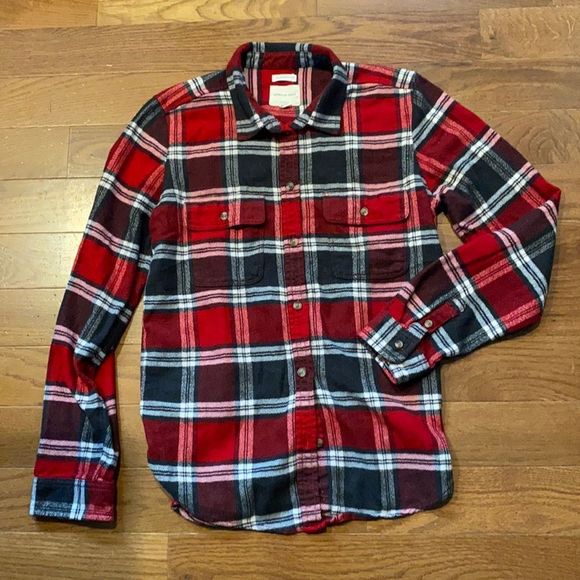 American Eagle Outfitters Tops - American Eagle ahh amazingly soft flannel, classic fit. Red plaid size medium